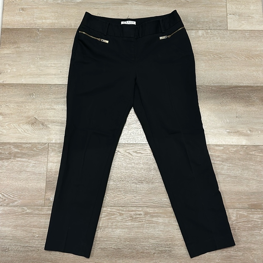 Chaus NY Black Slacks w/small gold zippered front pockets Sz 6
